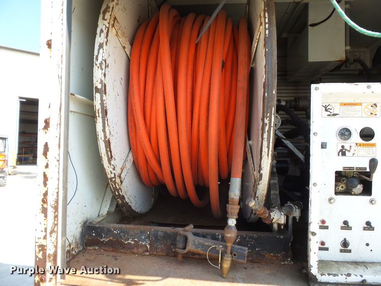 image for item DE7999 2002 International 4900 sewer jetter truck