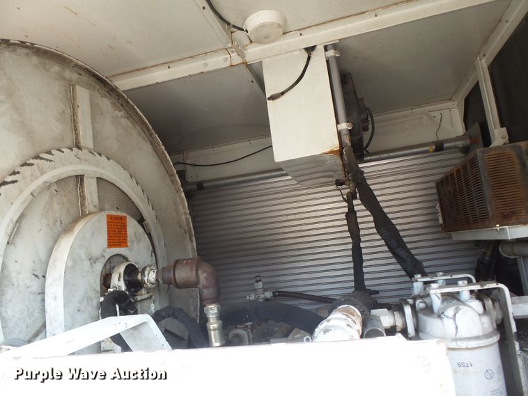 image for item DE7999 2002 International 4900 sewer jetter truck