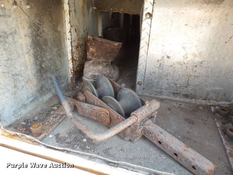 image for item DE7999 2002 International 4900 sewer jetter truck