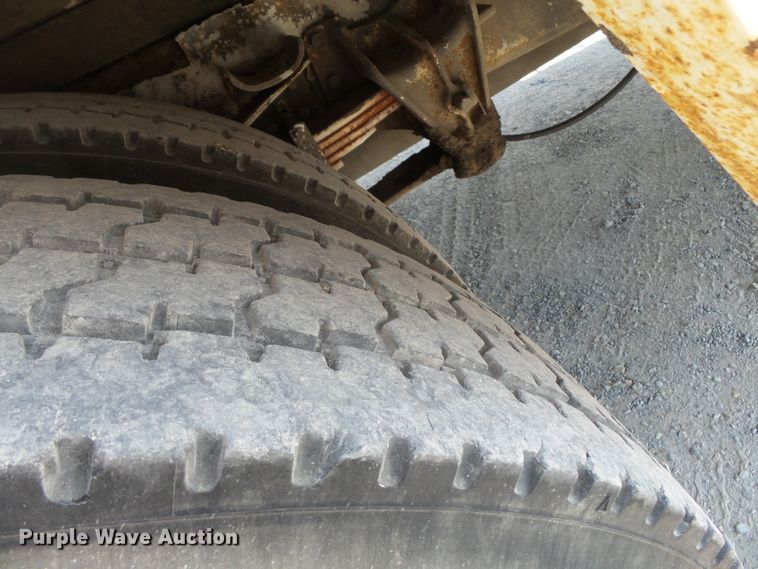 image for item DE7999 2002 International 4900 sewer jetter truck