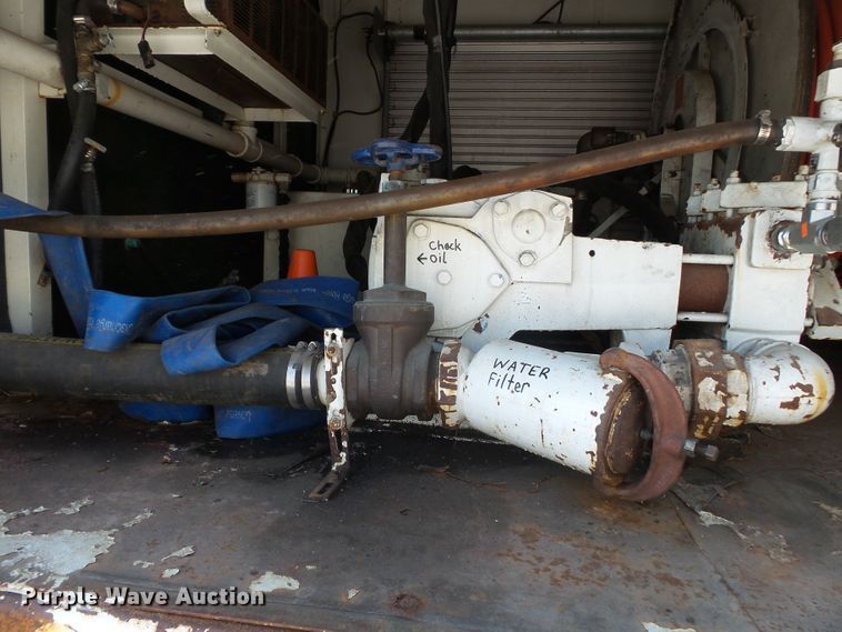 image for item DE7999 2002 International 4900 sewer jetter truck