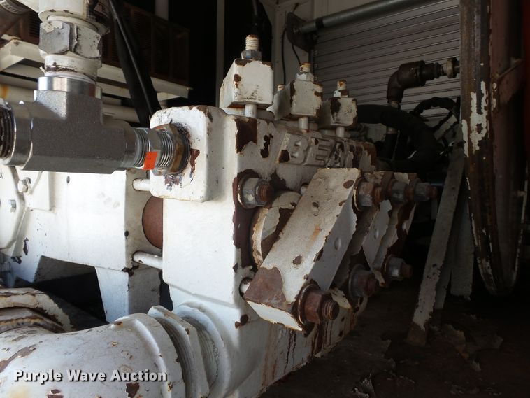 image for item DE7999 2002 International 4900 sewer jetter truck