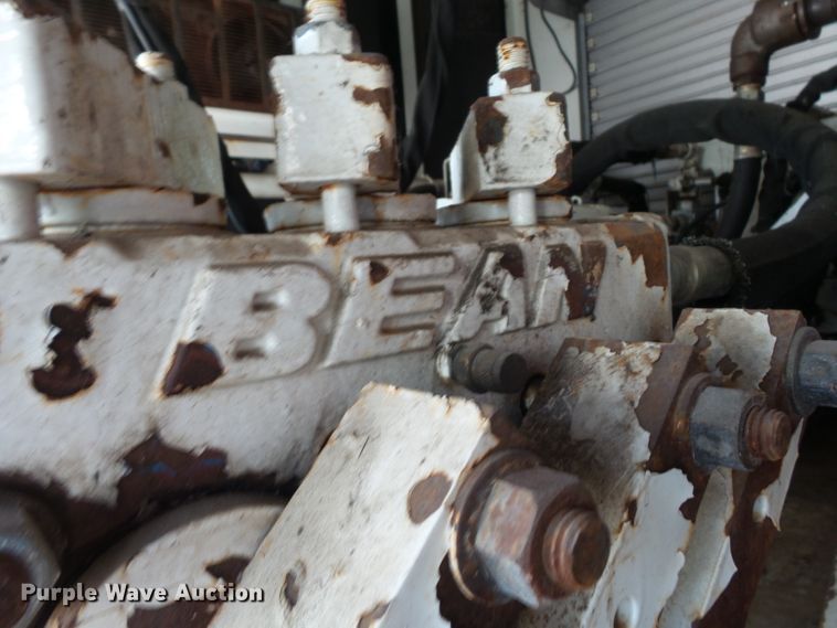 image for item DE7999 2002 International 4900 sewer jetter truck