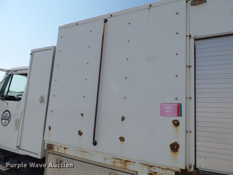 image for item DE7999 2002 International 4900 sewer jetter truck