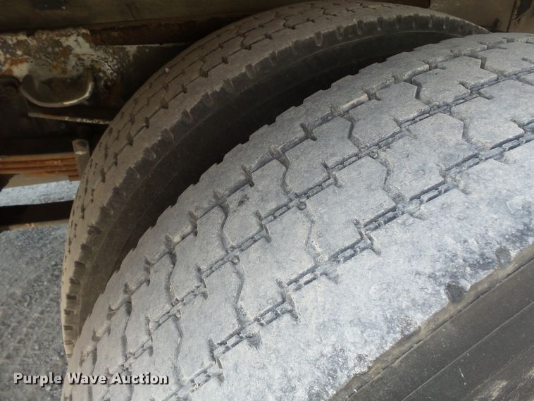 image for item DE7999 2002 International 4900 sewer jetter truck