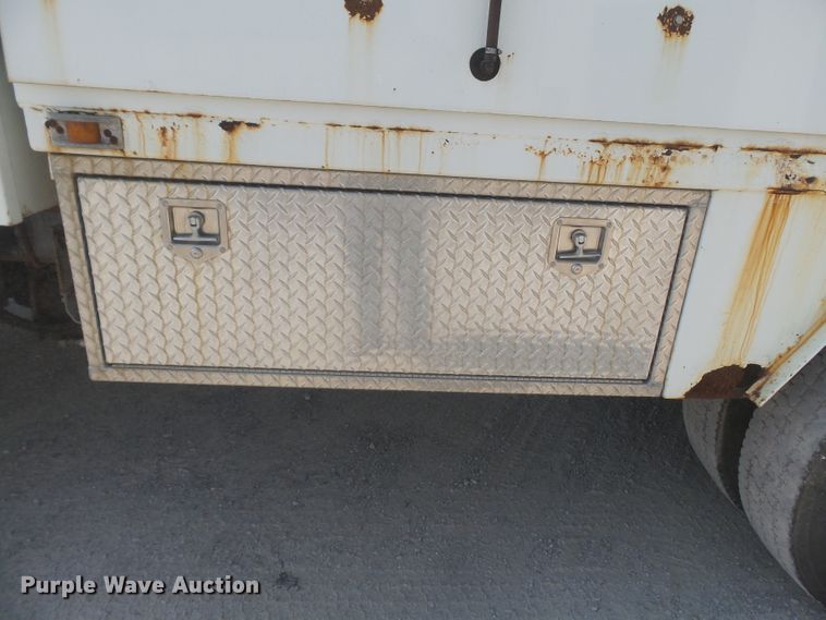 image for item DE7999 2002 International 4900 sewer jetter truck