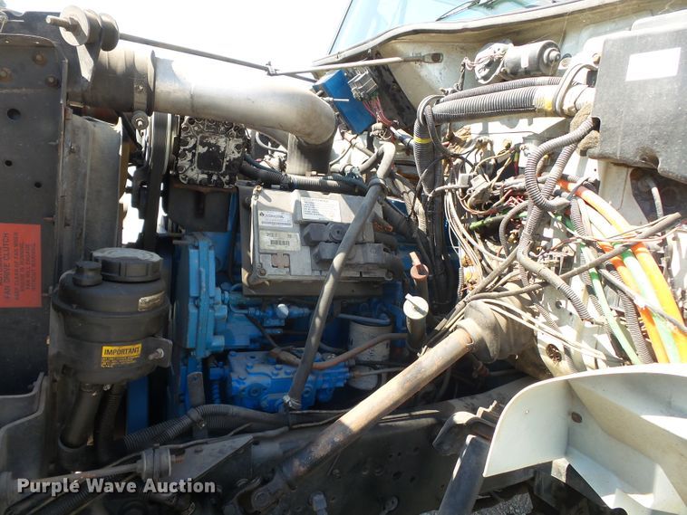 image for item DE7999 2002 International 4900 sewer jetter truck