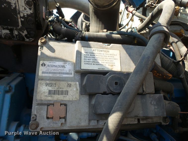 image for item DE7999 2002 International 4900 sewer jetter truck