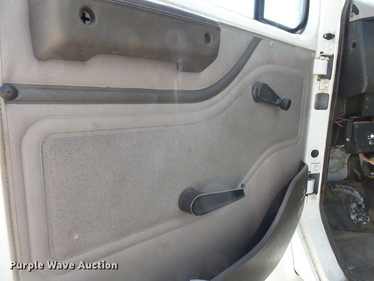 image for item DE7999 2002 International 4900 sewer jetter truck