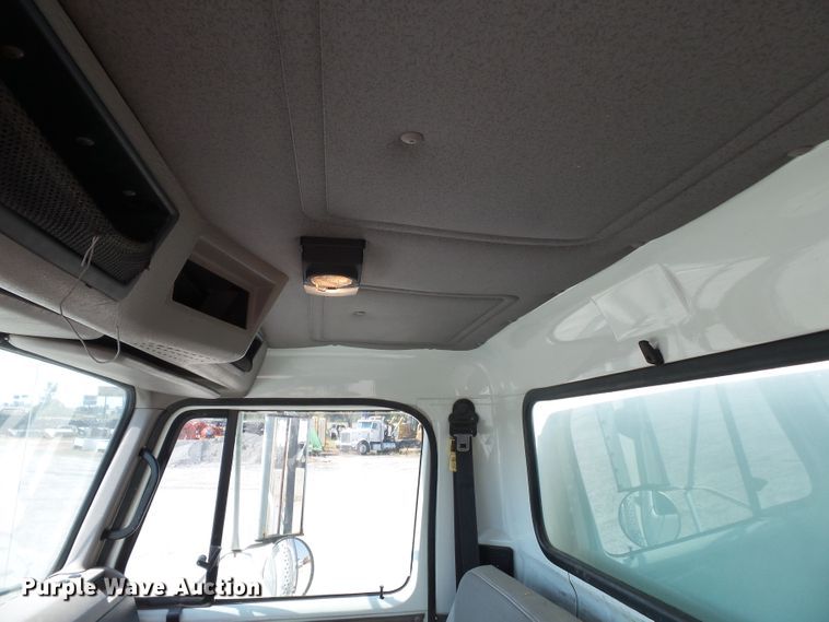 image for item DE7999 2002 International 4900 sewer jetter truck