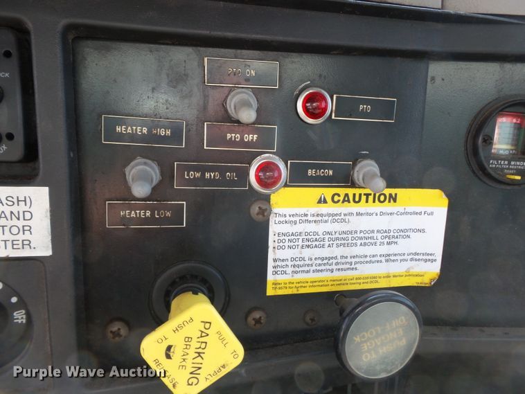 image for item DE7999 2002 International 4900 sewer jetter truck