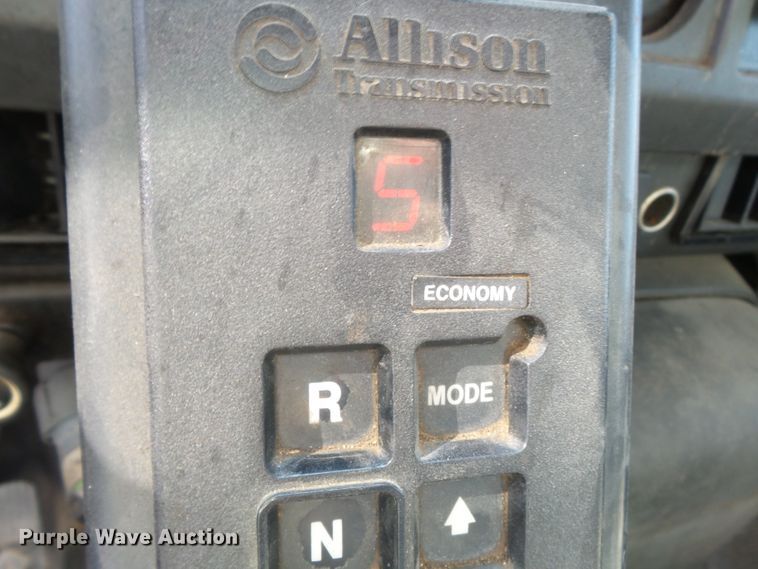 image for item DE7999 2002 International 4900 sewer jetter truck