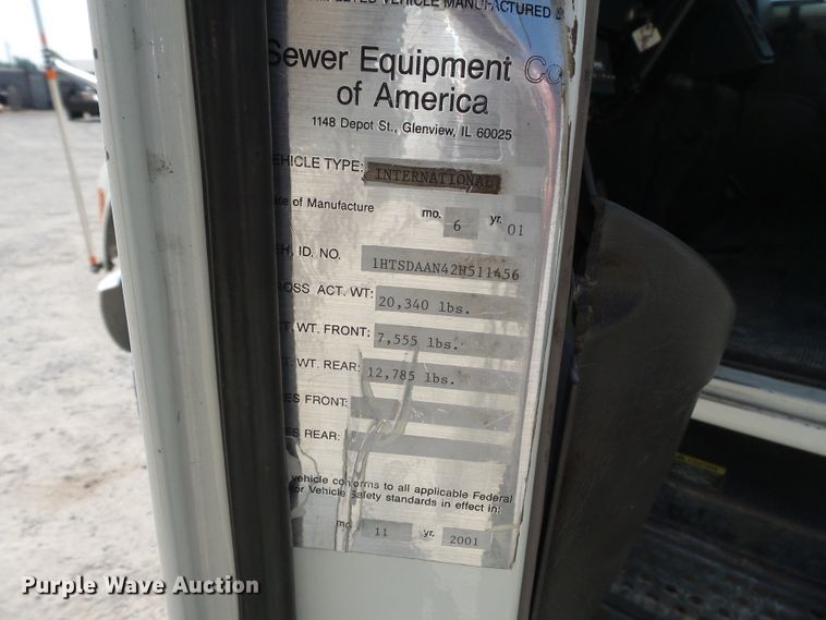 image for item DE7999 2002 International 4900 sewer jetter truck