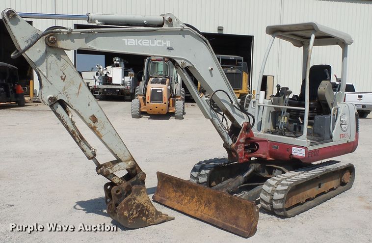 image for item DE8000 2006 Takeuchi TB135 mini excavator
