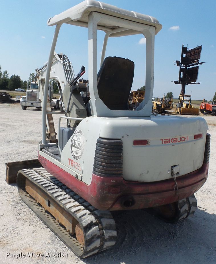 image for item DE8000 2006 Takeuchi TB135 mini excavator