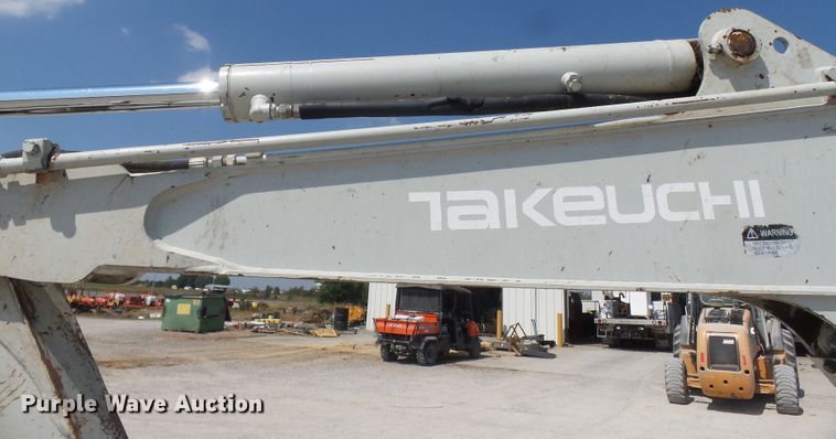 image for item DE8000 2006 Takeuchi TB135 mini excavator