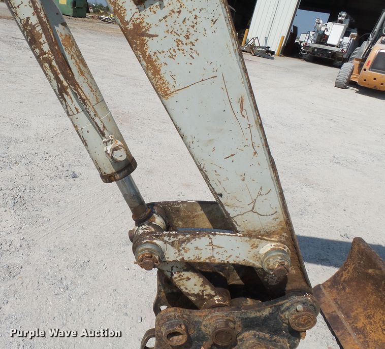 image for item DE8000 2006 Takeuchi TB135 mini excavator