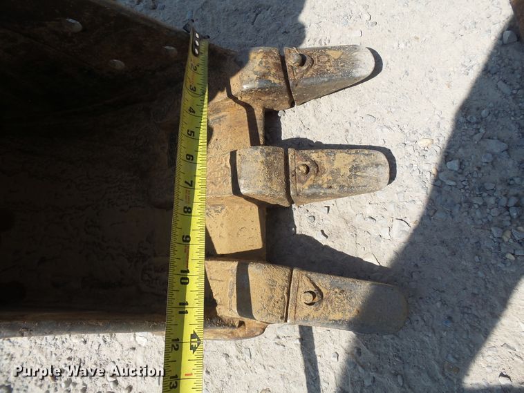 image for item DE8000 2006 Takeuchi TB135 mini excavator