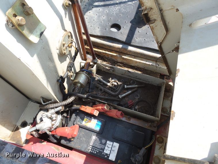 image for item DE8000 2006 Takeuchi TB135 mini excavator