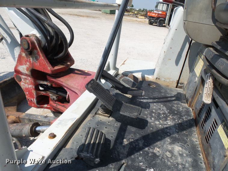 image for item DE8000 2006 Takeuchi TB135 mini excavator