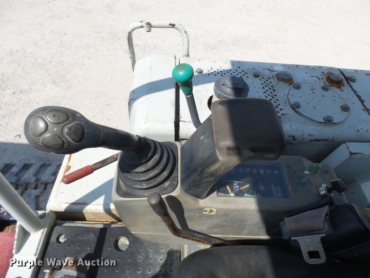 image for item DE8000 2006 Takeuchi TB135 mini excavator