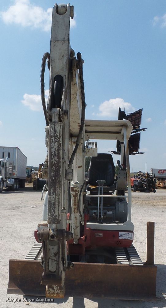 image for item DE8002 2005 Takeuchi TB135 mini excavator