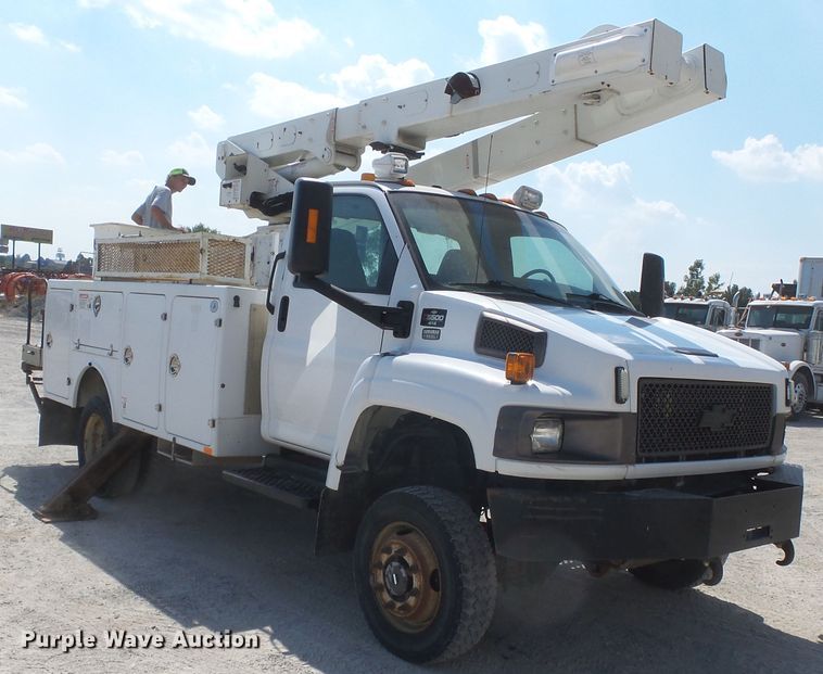 image for item DE8003 2009 Chevrolet C5500 bucket truck