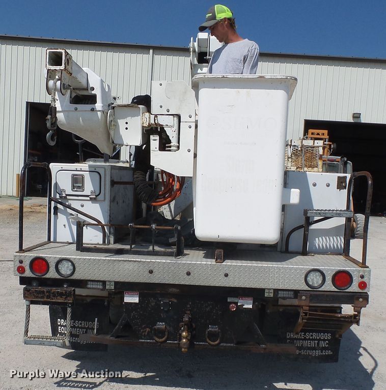 image for item DE8003 2009 Chevrolet C5500 bucket truck