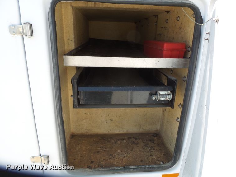 image for item DE8003 2009 Chevrolet C5500 bucket truck