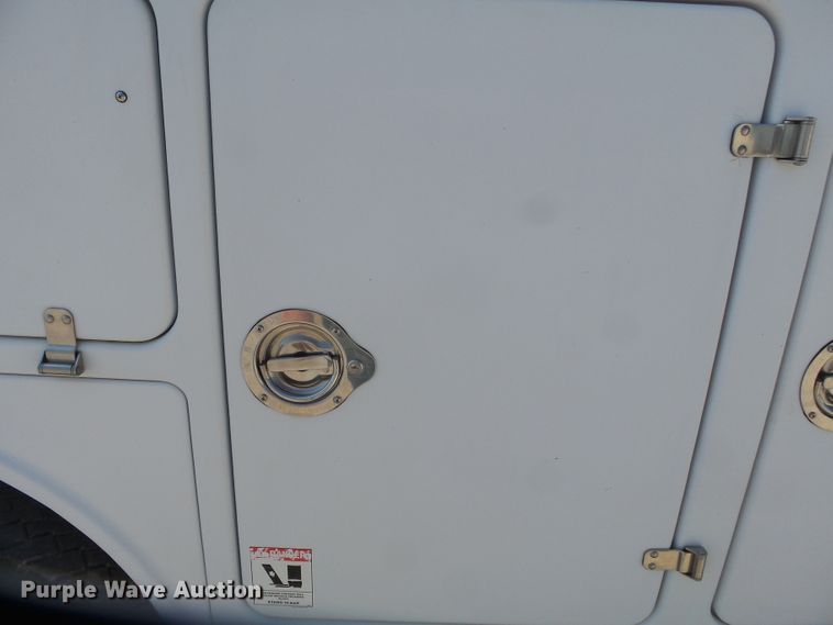 image for item DE8003 2009 Chevrolet C5500 bucket truck