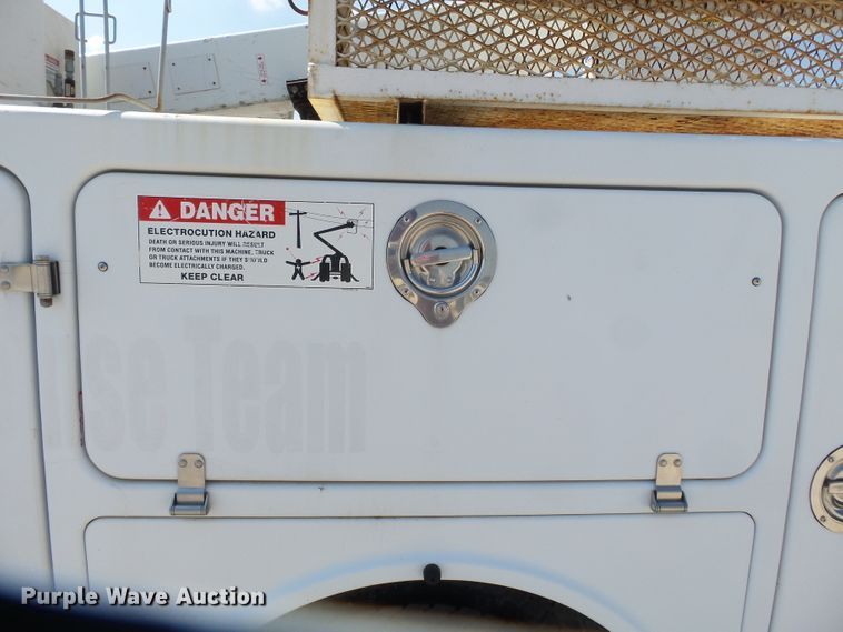 image for item DE8003 2009 Chevrolet C5500 bucket truck