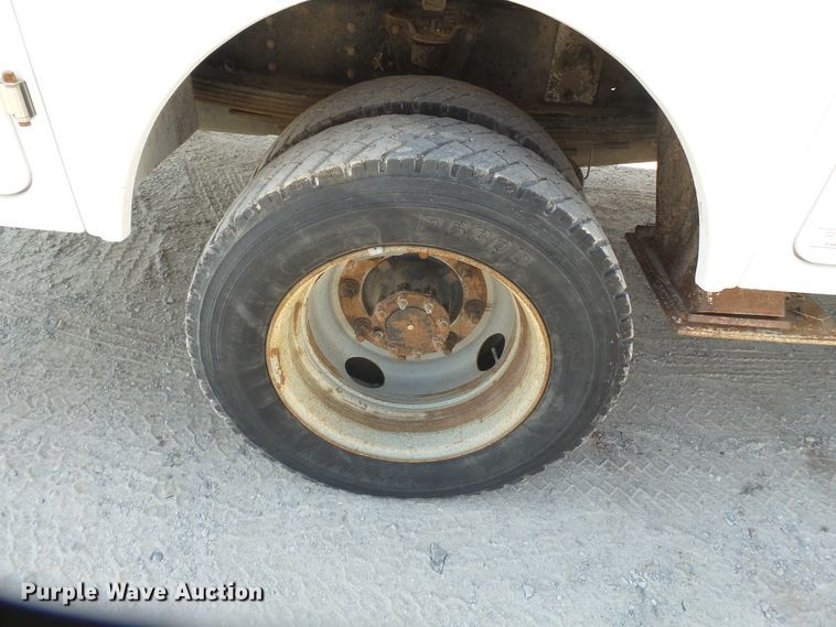 image for item DE8003 2009 Chevrolet C5500 bucket truck