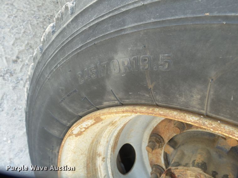 image for item DE8003 2009 Chevrolet C5500 bucket truck