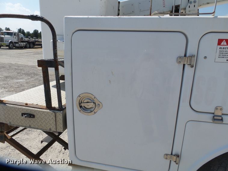 image for item DE8003 2009 Chevrolet C5500 bucket truck