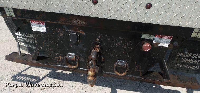 image for item DE8003 2009 Chevrolet C5500 bucket truck