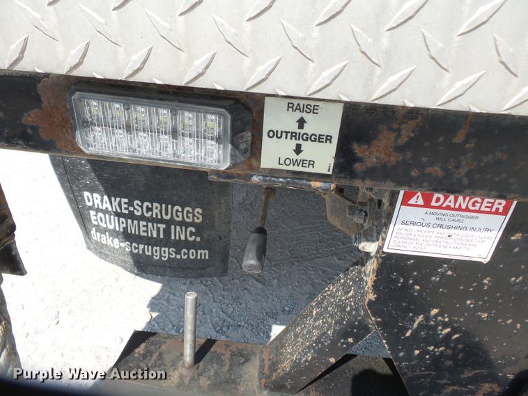 image for item DE8003 2009 Chevrolet C5500 bucket truck