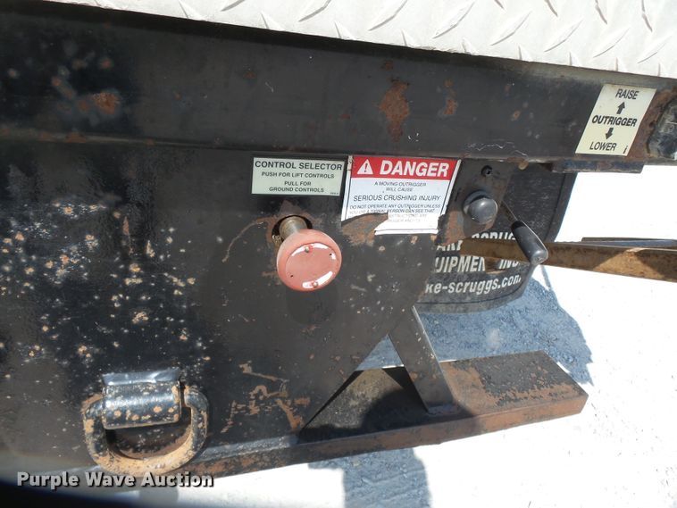 image for item DE8003 2009 Chevrolet C5500 bucket truck