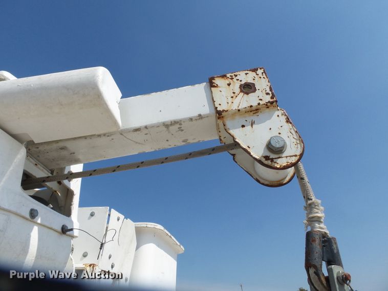 image for item DE8003 2009 Chevrolet C5500 bucket truck