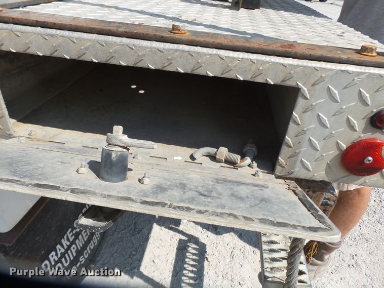 image for item DE8003 2009 Chevrolet C5500 bucket truck