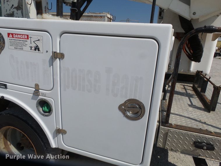 image for item DE8003 2009 Chevrolet C5500 bucket truck