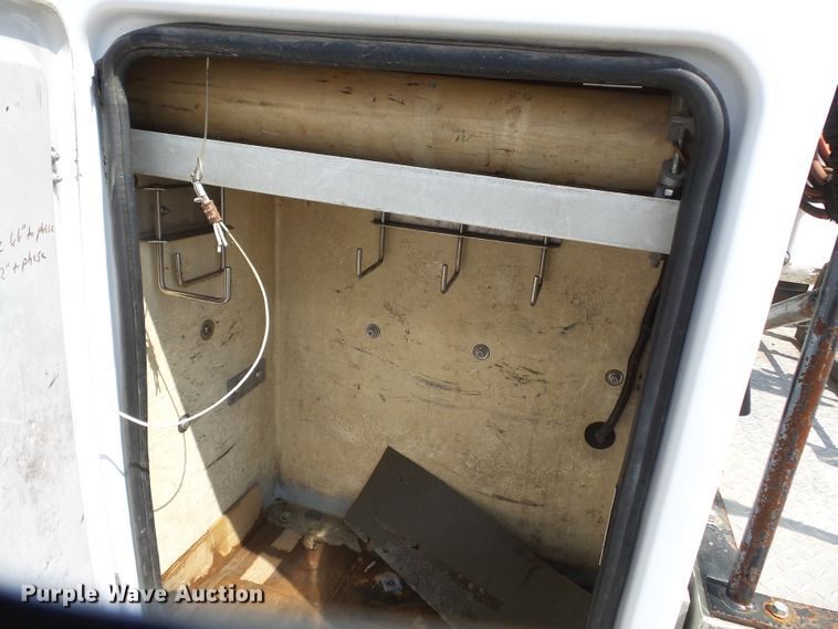 image for item DE8003 2009 Chevrolet C5500 bucket truck