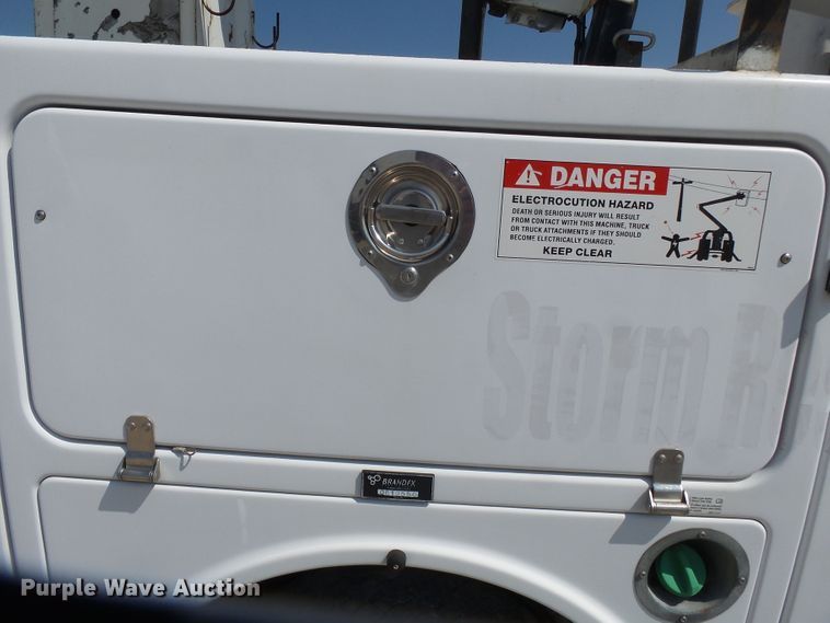 image for item DE8003 2009 Chevrolet C5500 bucket truck