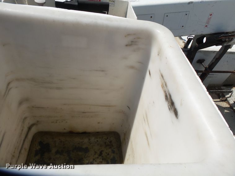 image for item DE8003 2009 Chevrolet C5500 bucket truck