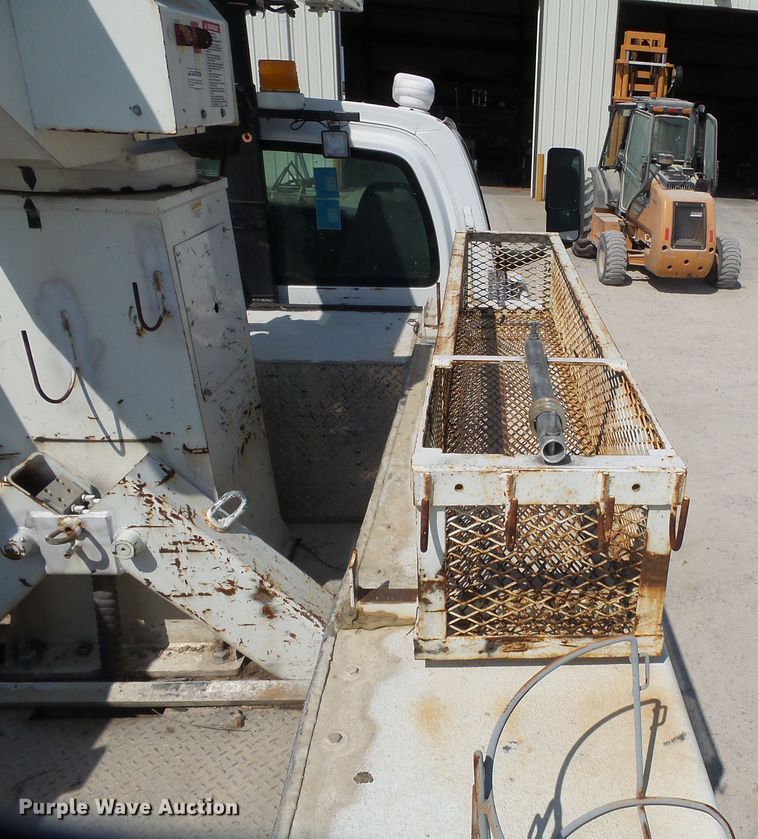 image for item DE8003 2009 Chevrolet C5500 bucket truck