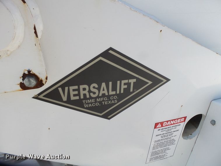 image for item DE8003 2009 Chevrolet C5500 bucket truck