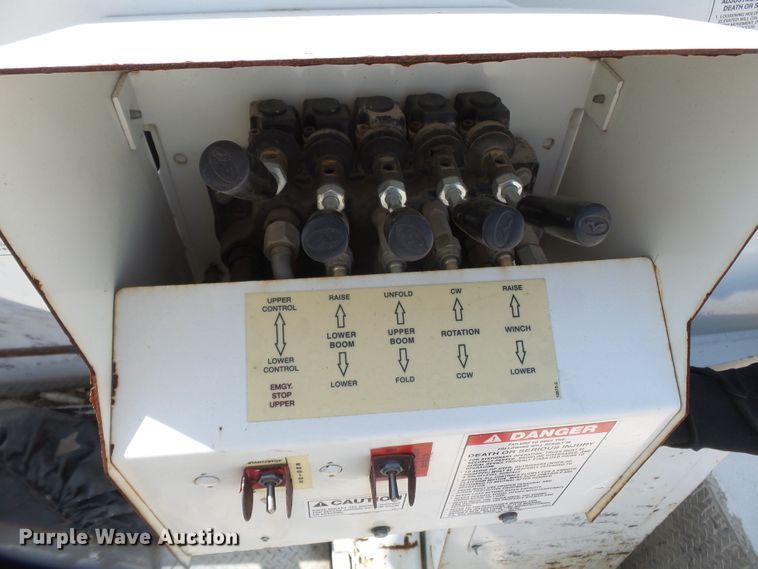 image for item DE8003 2009 Chevrolet C5500 bucket truck