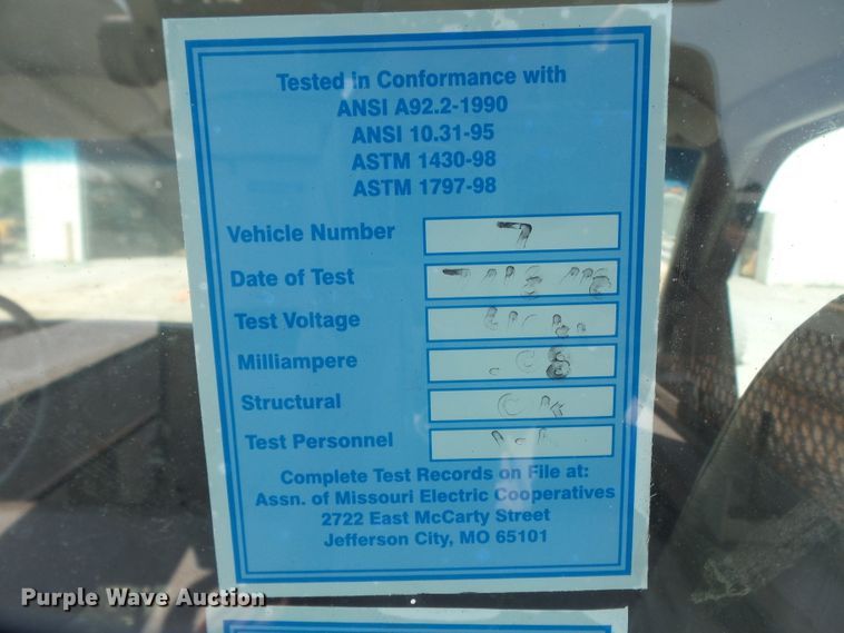 image for item DE8003 2009 Chevrolet C5500 bucket truck