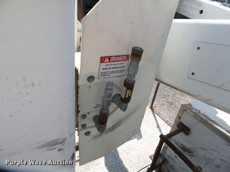 image for item DE8003 2009 Chevrolet C5500 bucket truck