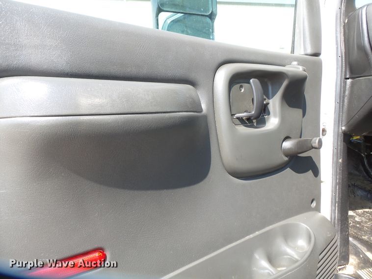 image for item DE8003 2009 Chevrolet C5500 bucket truck