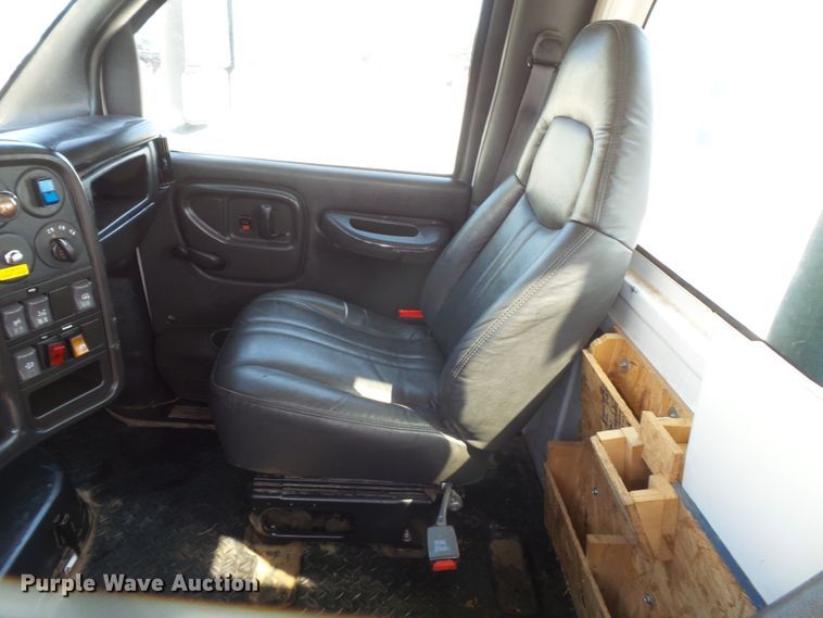 image for item DE8003 2009 Chevrolet C5500 bucket truck